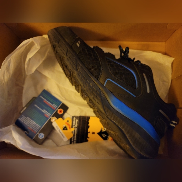 NIB HERMAN SURVIVORS SLIP AND OIL RESISTANT WORK SHOE WOMENS - Picture 2 of 7